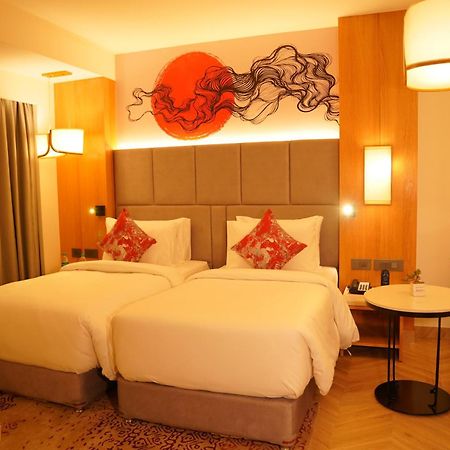 Ramada By Wyndham Gorakhpur Gorakhnath Mandir Road Hotel Buitenkant foto