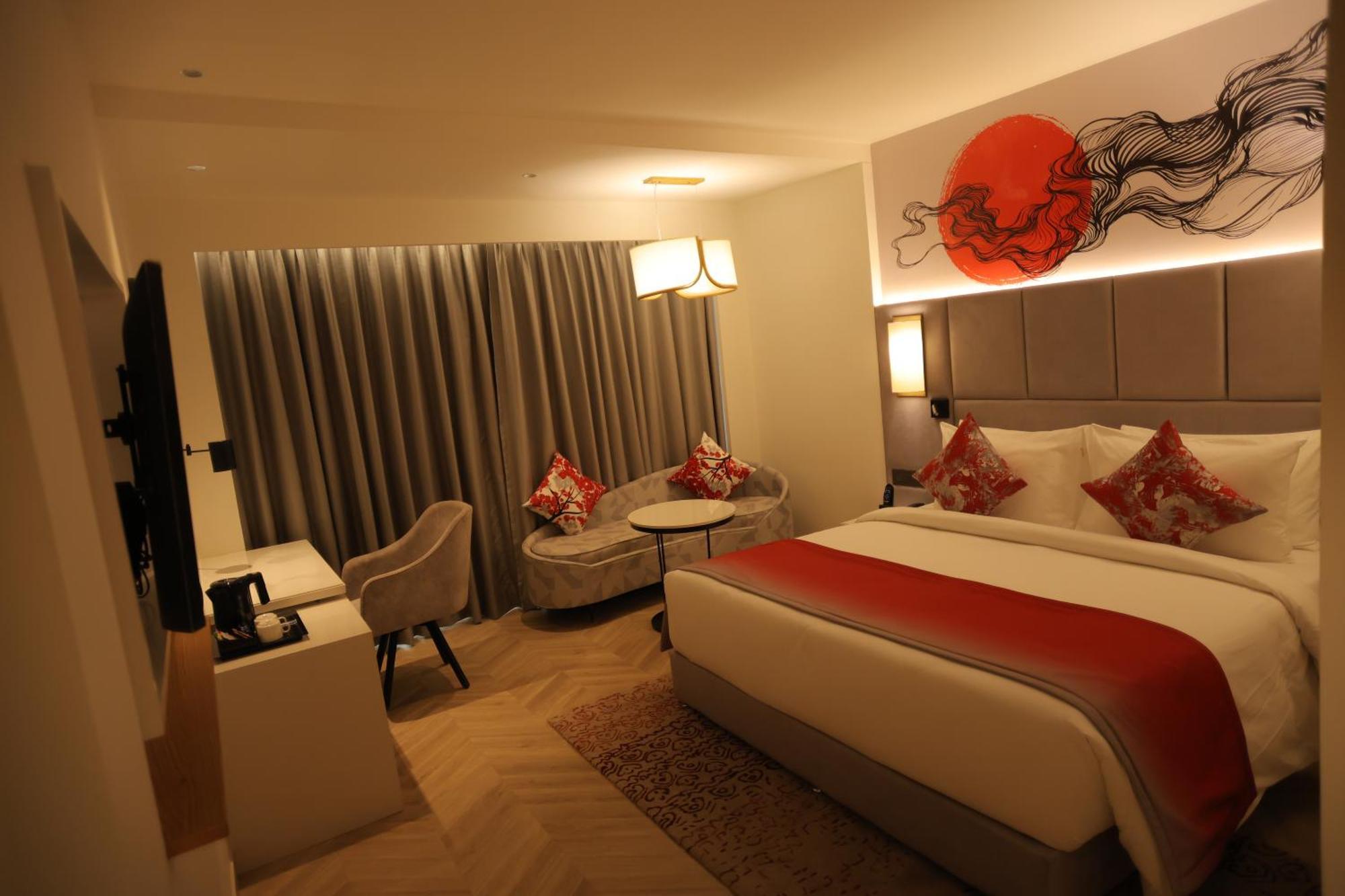 Ramada By Wyndham Gorakhpur Gorakhnath Mandir Road Hotel Buitenkant foto