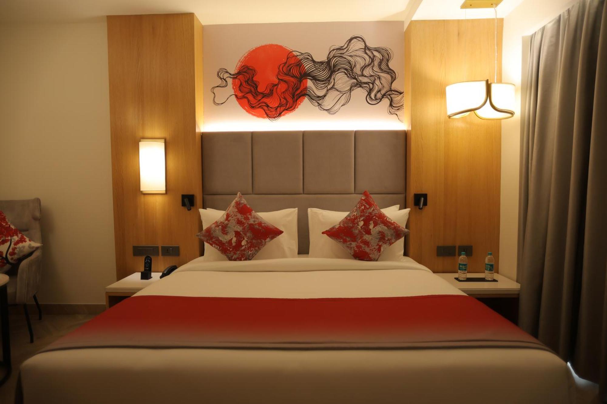 Ramada By Wyndham Gorakhpur Gorakhnath Mandir Road Hotel Buitenkant foto